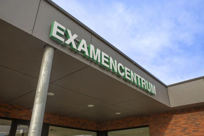 Entrée d'un centre d'examen belge
